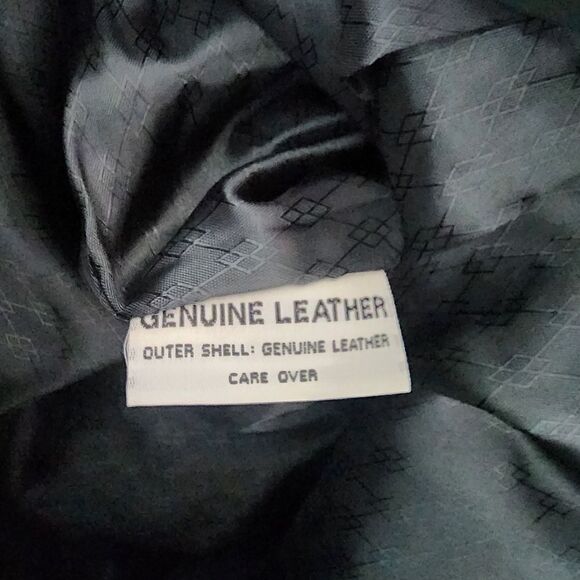 GIII LEATHER skirt lined zip up slit buttons excellent condition - Picture 5 of 14